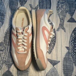 Tretorn NEW Women's Pink and White Rawlings Sneakers -Size 10